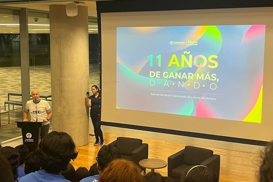 Bienvenida de generación: "11 años de ganar más, dando"
